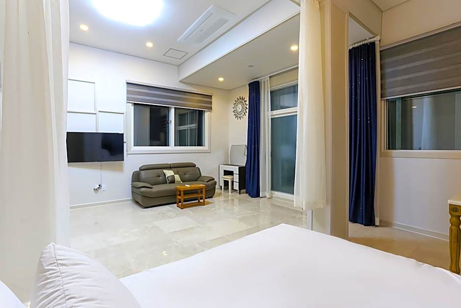 Gangneung Buchaegil Motel and Pension