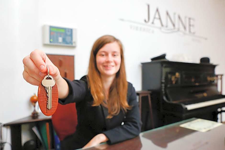 Janne Hotel with Self Check-in