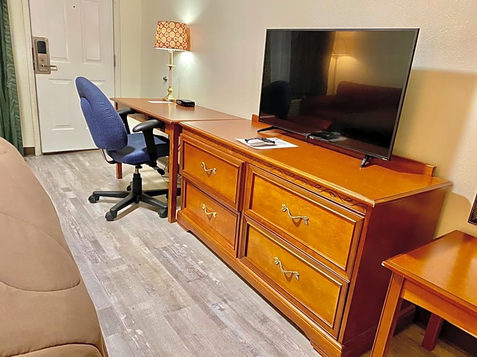 Ozark Inn & Suites