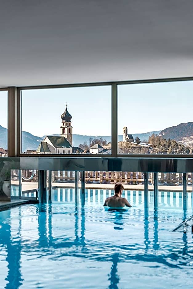 Hotel Emmy - five elements