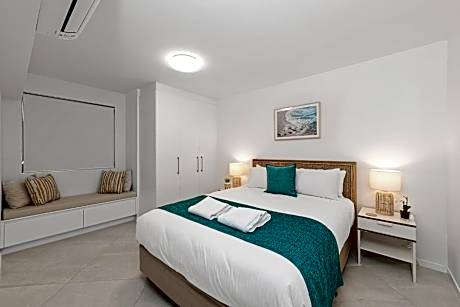 Four Bedroom Deluxe Apartment with Ocean View