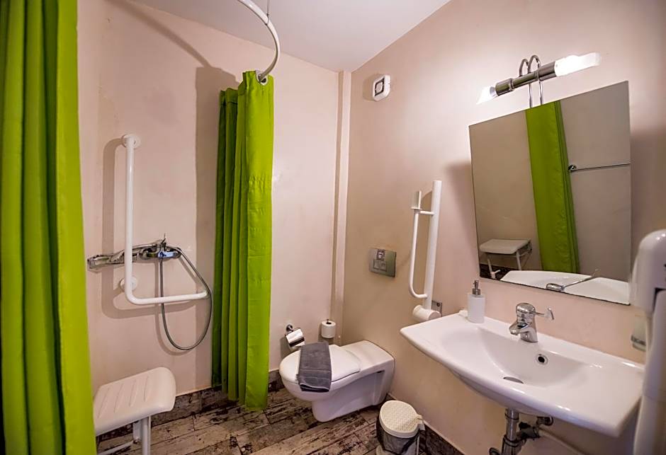Ilianthos Apartments & Rooms