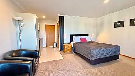 One-Bedroom Apartment (4 Adults)