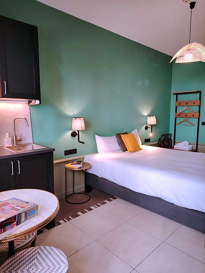 Le Village Montmartre by Hiphophostels