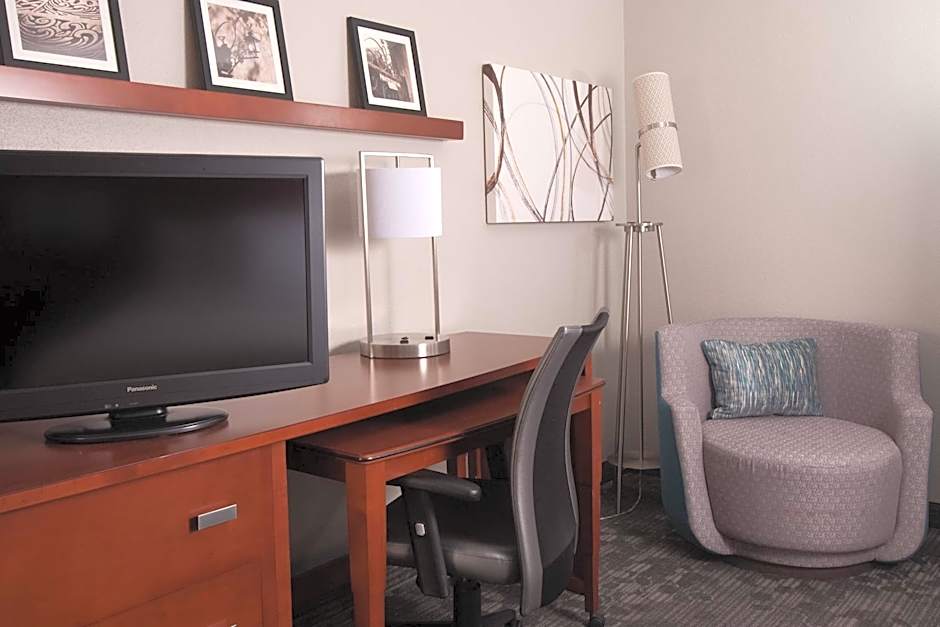 Courtyard by Marriott Charleston Waterfront