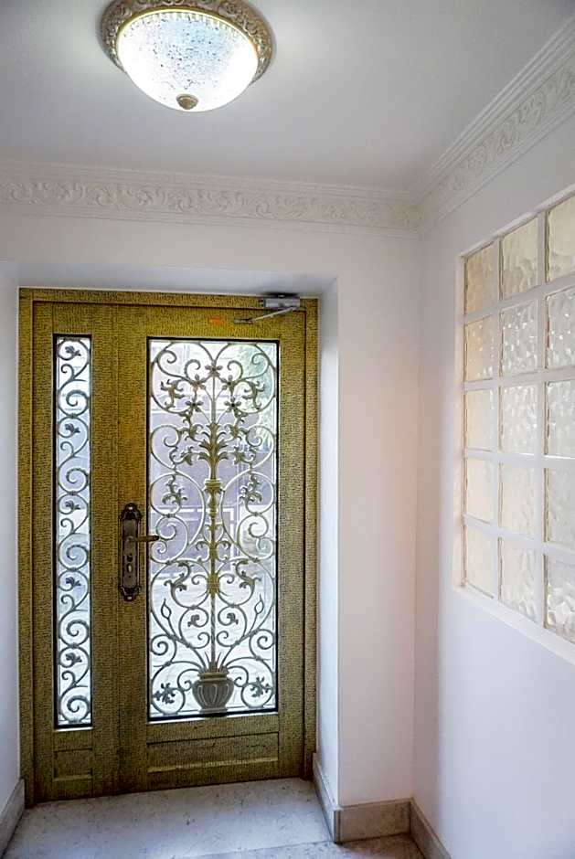 La Maison Charentonneau