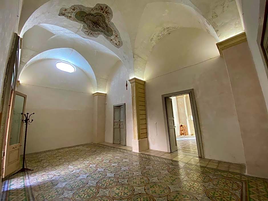 Palazzo de Carlo e il parco dei 7 pozzi