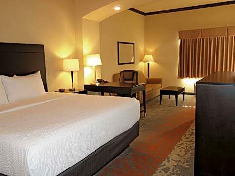 1 King Bed, Deluxe Mobility Accessible Room, Bathtub w/ Grab Bars, Non-Smoking