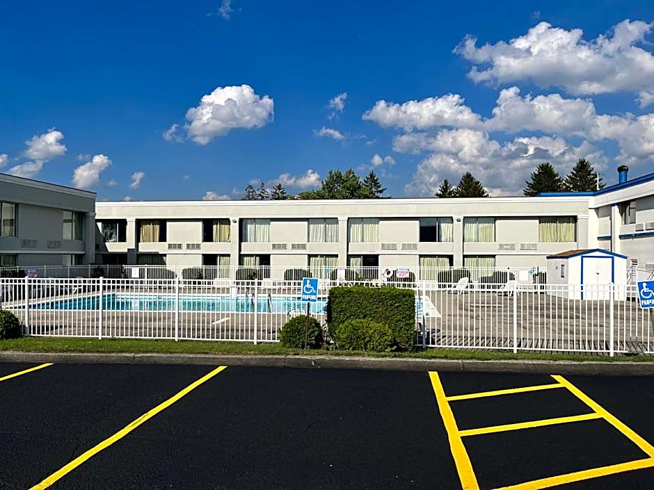 Studio 6 Suites Clarion, PA