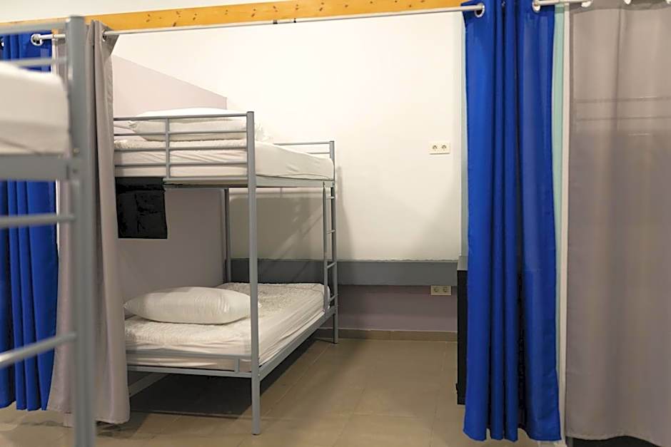 Albergue Barullo - Cubículos - Literas - Habitaciones