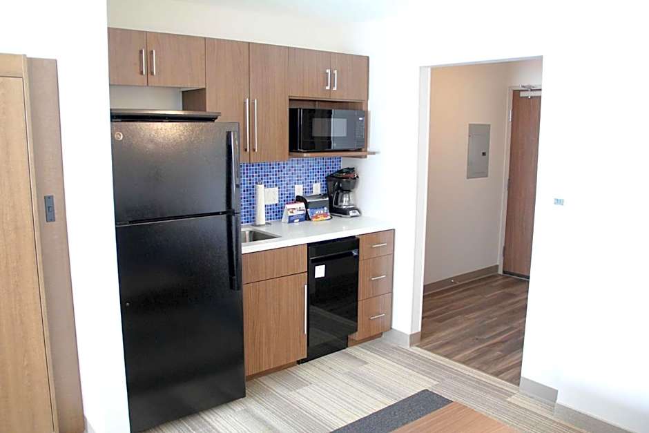 Holiday Inn Express and Suites Eau Claire West I-94 By IHG