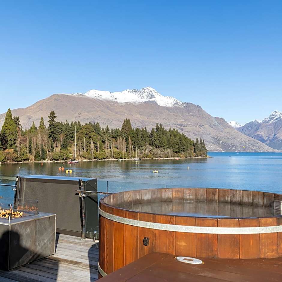 Eichardt's Private Hotel & Lakefront Apartments