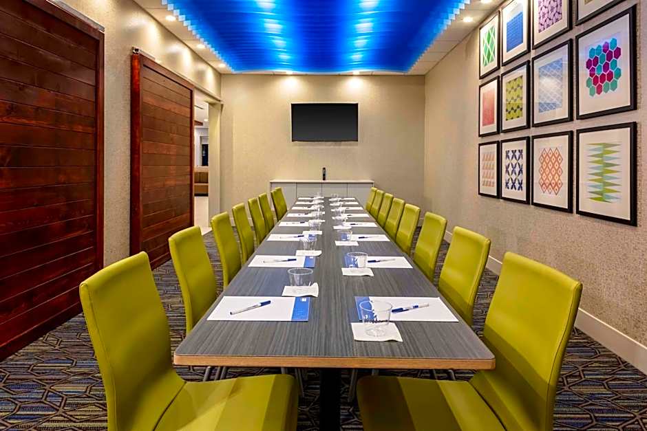 Holiday Inn Express And Suites Madison By IHG