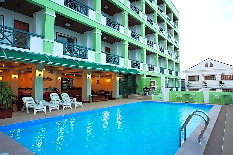 Vansana Riverside Hotel