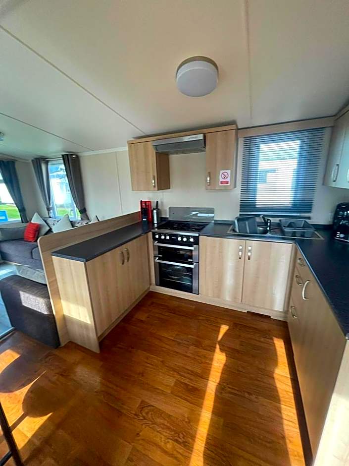 Lyons robin hood caravan 43SW