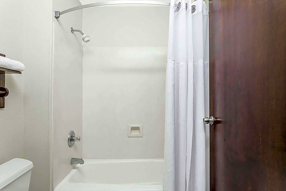 Brentwood Inn & Suites