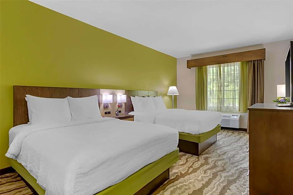 Best Western Plus River Escape Inn & Suites