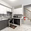 Beautiful renovated home 3 mins drive to Fall