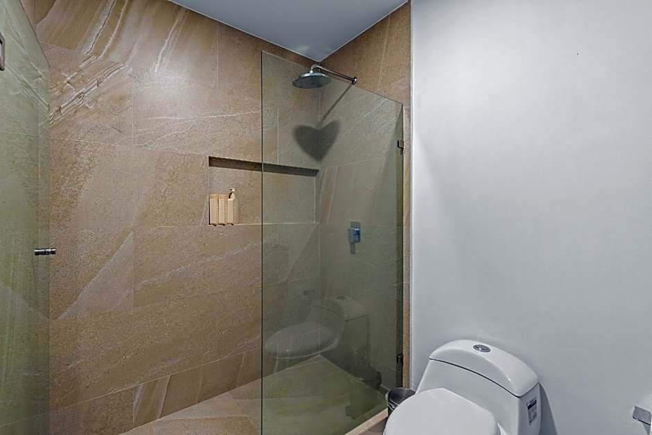 Monyxbnb at Zoho Skies