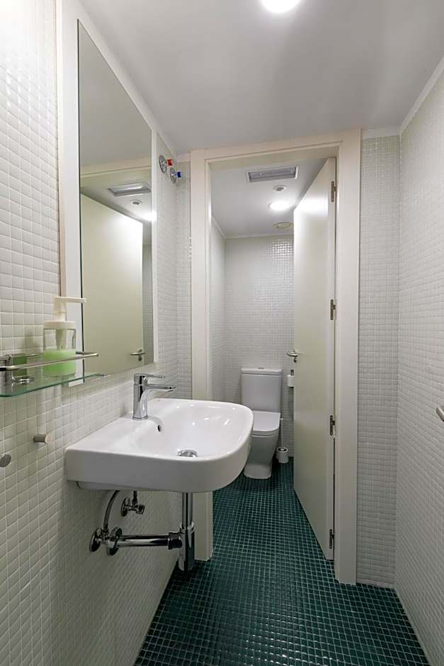 GLOBETROTTER HOSTEL, by Albany