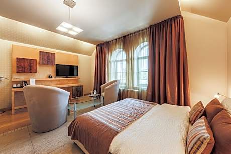 Deluxe Double Room with Canal View