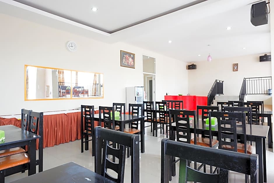 RedDoorz @ Hotel Grand Aulia Majene