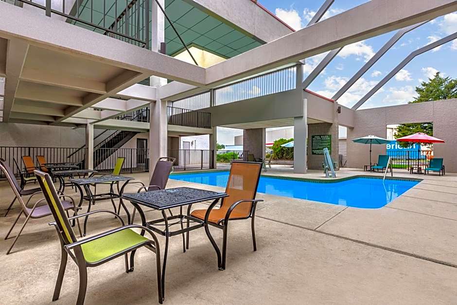 Ramada by Wyndham Tulsa Broken Arrow