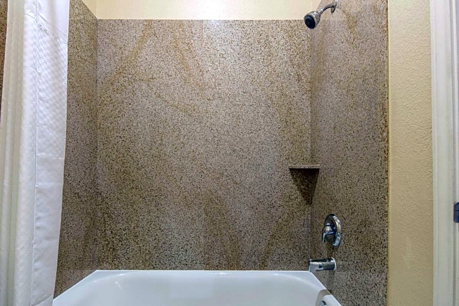 Days Inn by Wyndham Baytown East