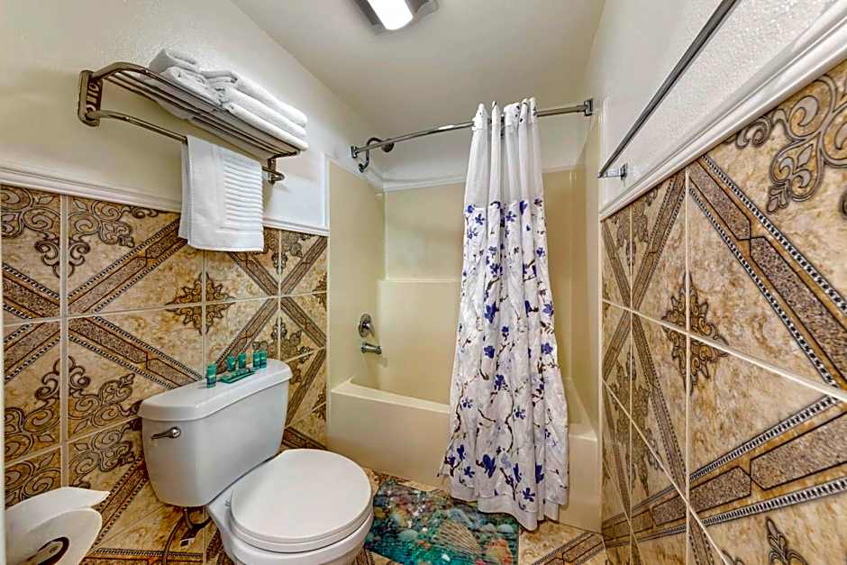 Best Western Harbour Inn & Suites Huntington - Sunset Beach