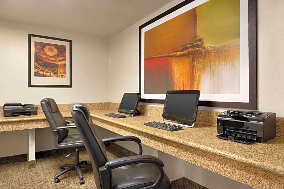 Radisson Hotel Fresno Conference Center – Fresno, CA