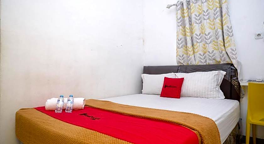 RedDoorz near Politeknik Manado