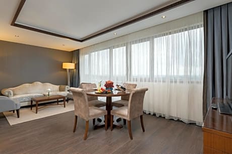 Junior Suite King Size Bed