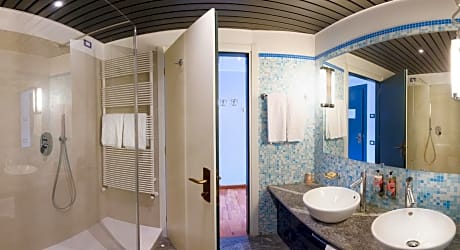 Superior Double Room with Lake View