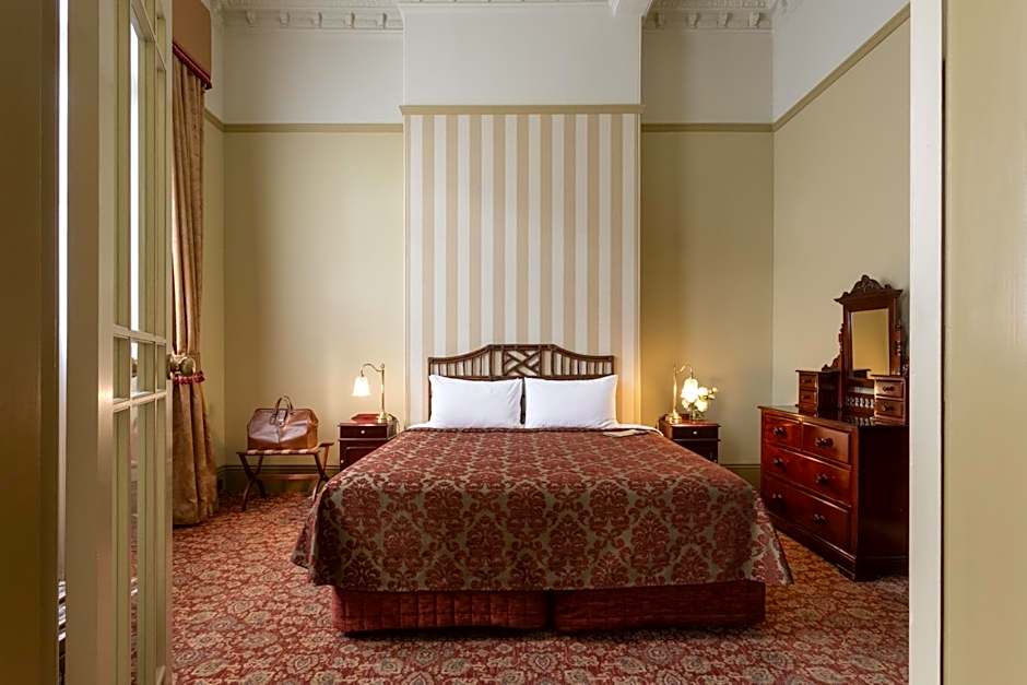 Hadley's Orient Hotel