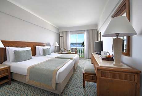 Superior Queen or Twin Front Nile View