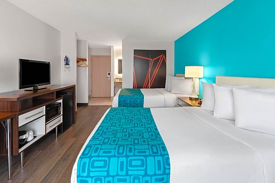 Howard Johnson by Wyndham Romulus Detroit Metro Airport