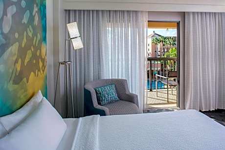 Newly Renovated, 1 Bedroom Larger Suite, 1 King, Sofa bed