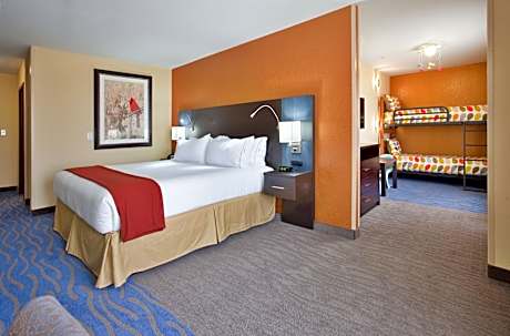 1 King Bed 1 Bunk Bed 1 Bedroom Suite