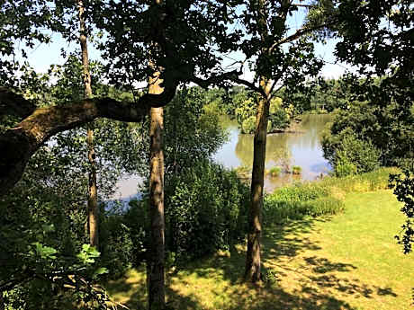 Cabanes et Studios à la Bernardiere