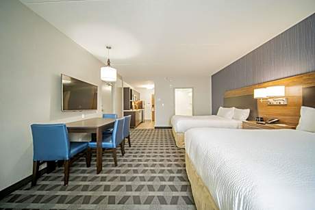 Studio, 2 Queen, Limited view