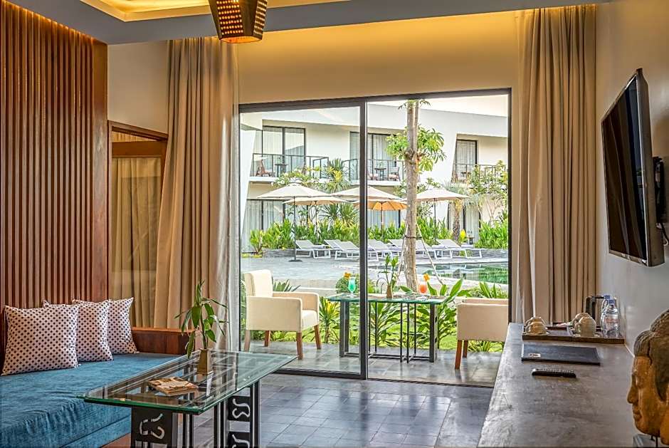 Photo 1 of 6 of Villa Suite, Pool View
