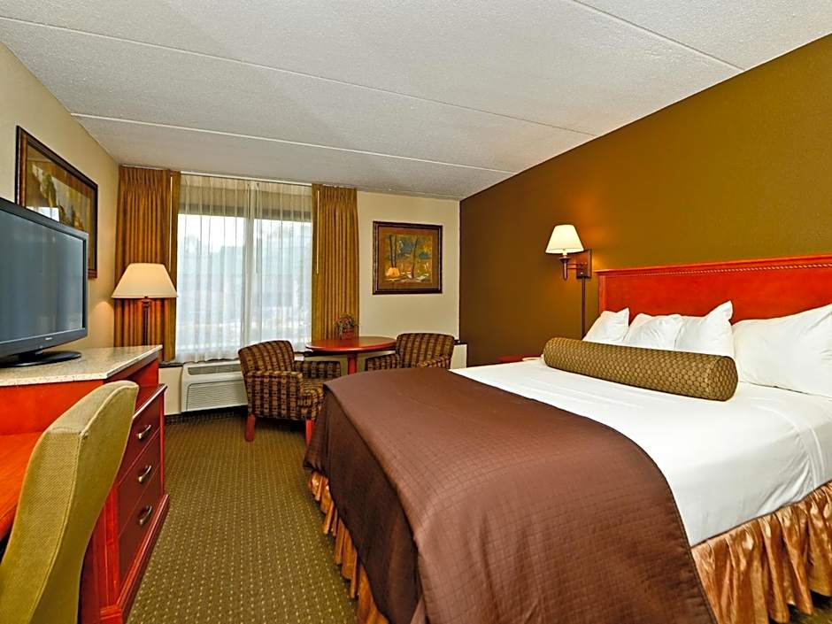 Ramada Hotel & Conference Center by Wyndham Plymouth