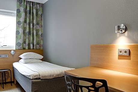 Single Room with Shared Bathroom