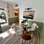 Three Peaks Getaway Jacuzzi Suite - sleeps 4
