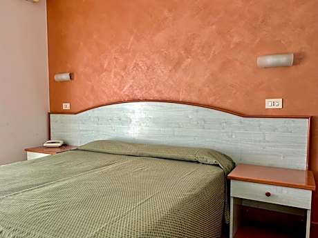 Double or Twin Room with Lateral Sea View