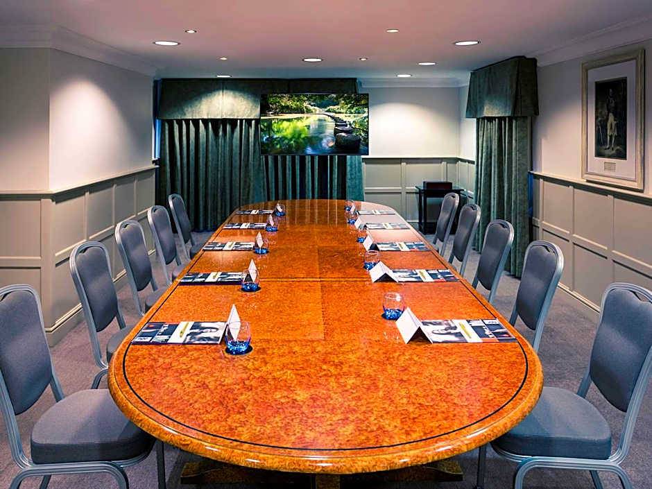 Sunday Box Hill Burford Bridge Hotel