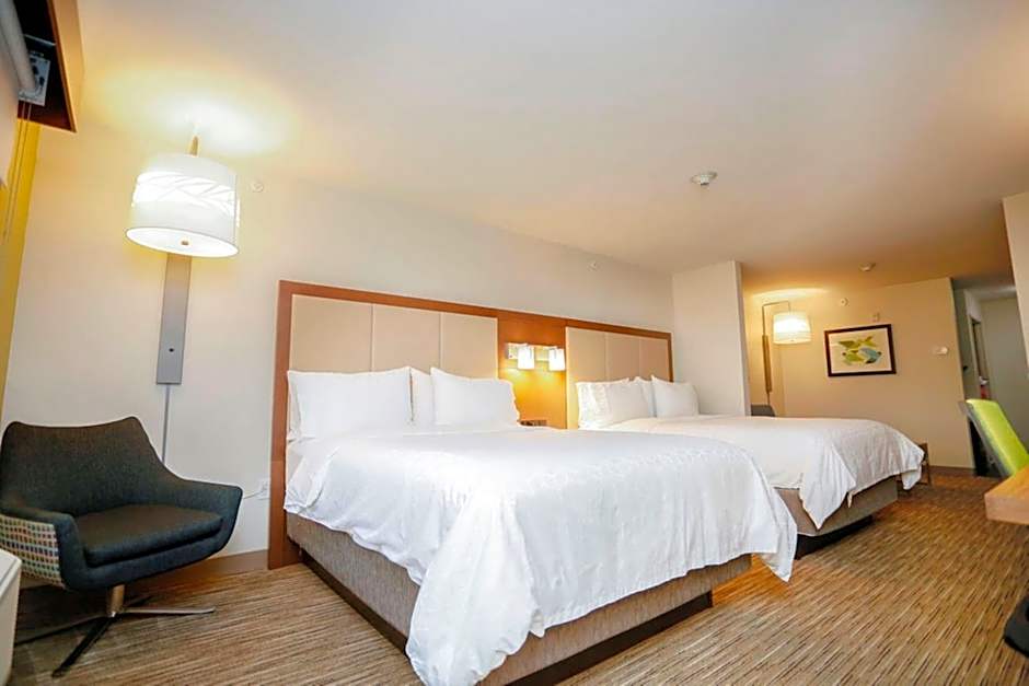 Holiday Inn Express Hotel & Suites Carlsbad By IHG