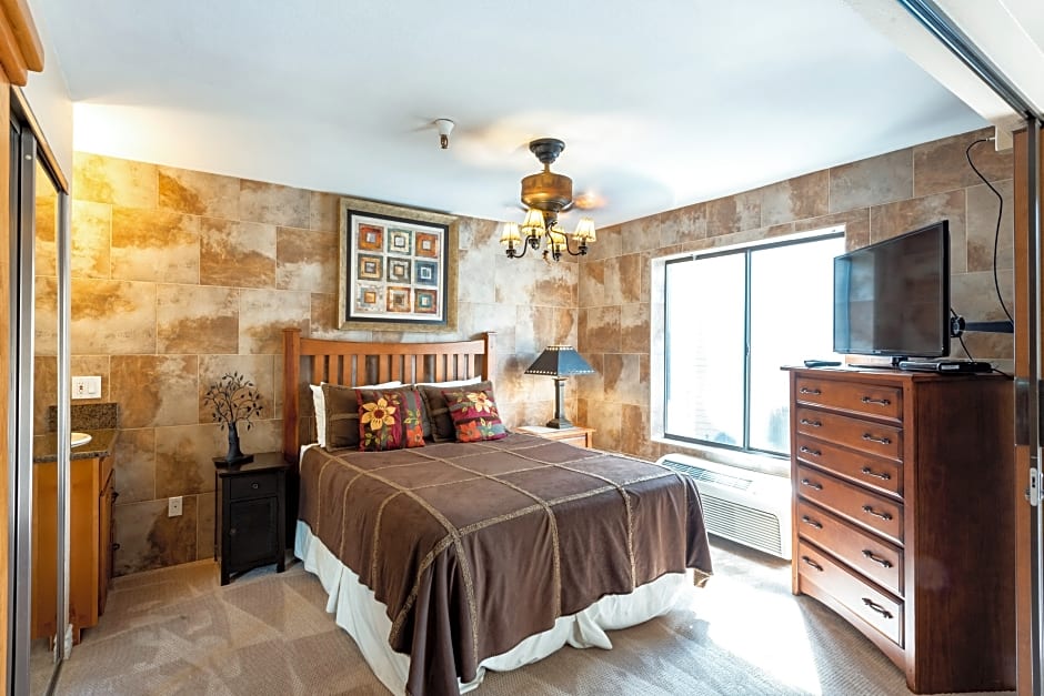 Carriage House Condominiums by All Seasons Resort Lodging