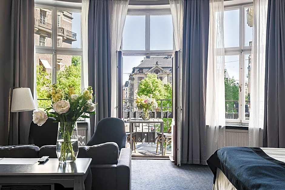 Crystal Plaza Hotel