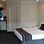 Shadzz Motel